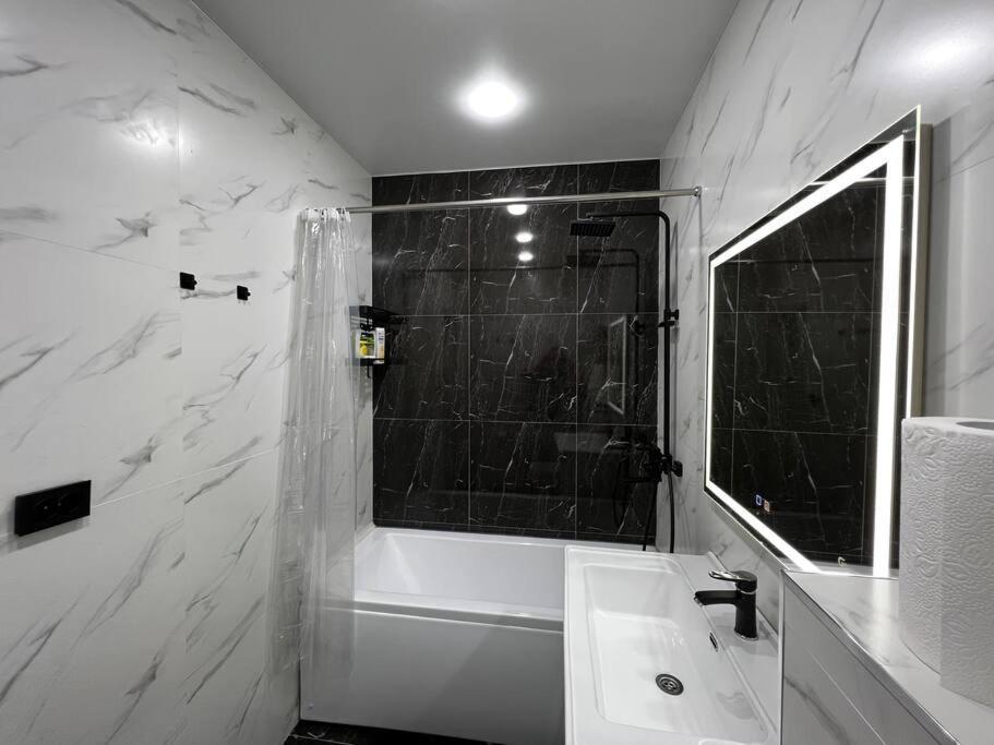 Entire Apartment In Central Nukus Exterior photo